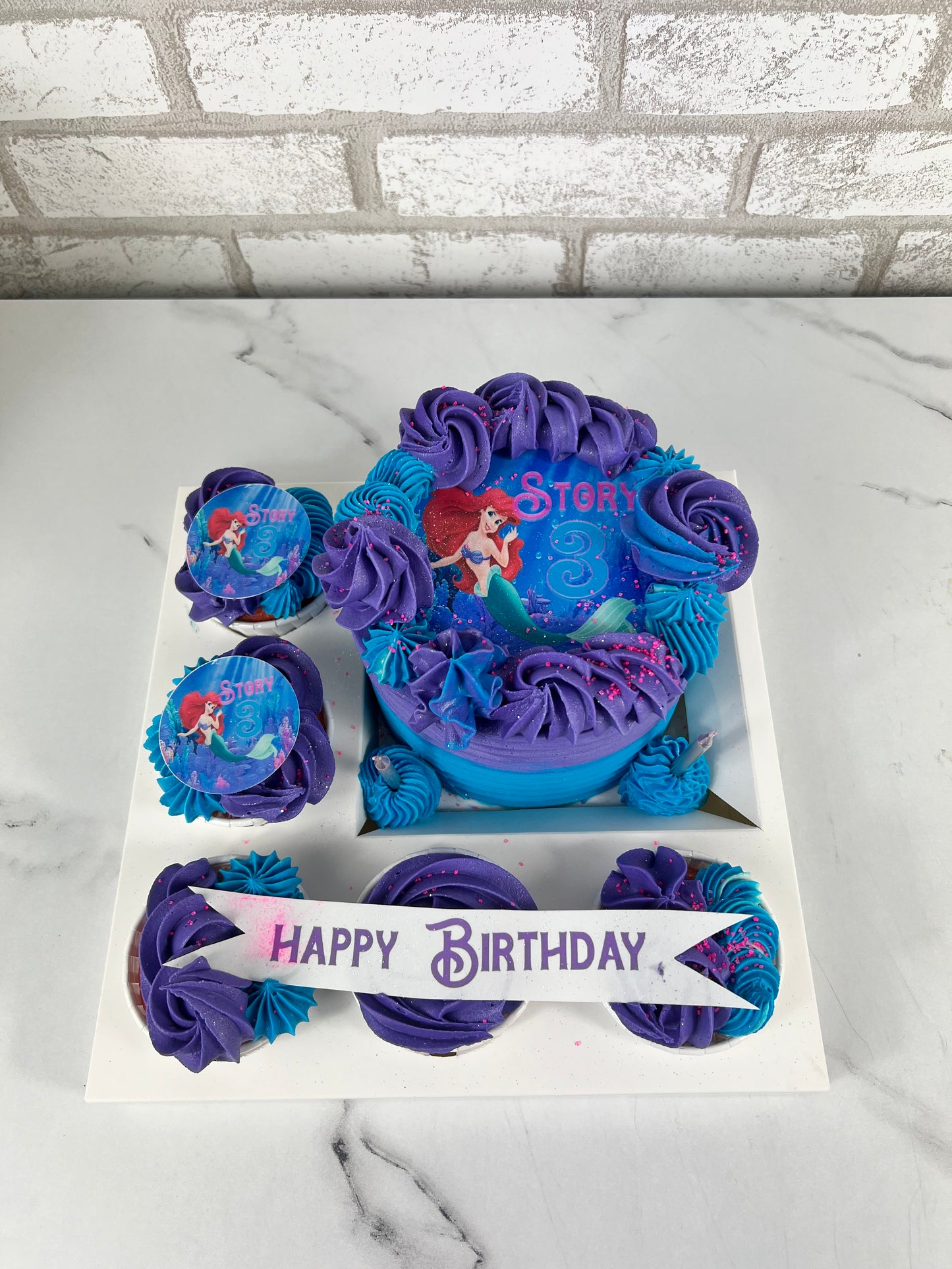 Bento Cake Box 5” Cake W 5 Cupcakes