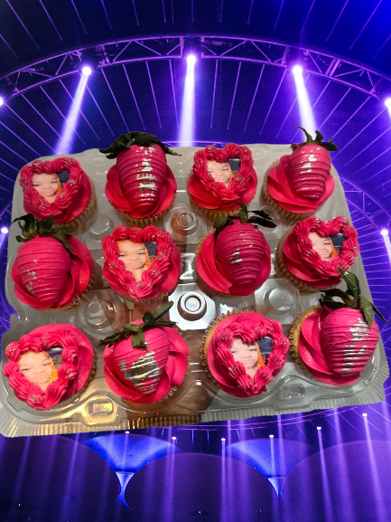 12 Glam Lux Cupcakes