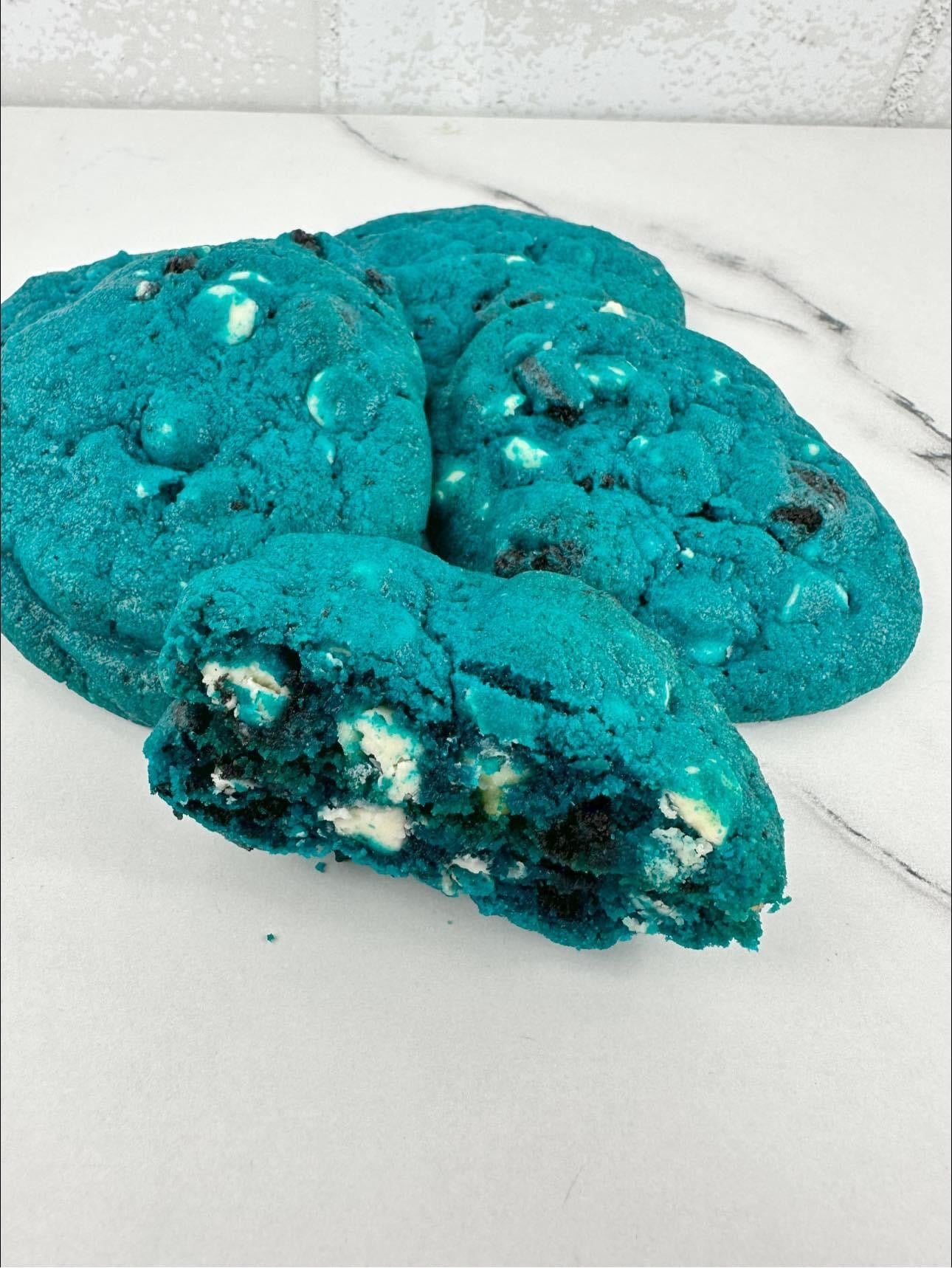 Blue Velvet Oreo Cream Cheese Cookie (4)