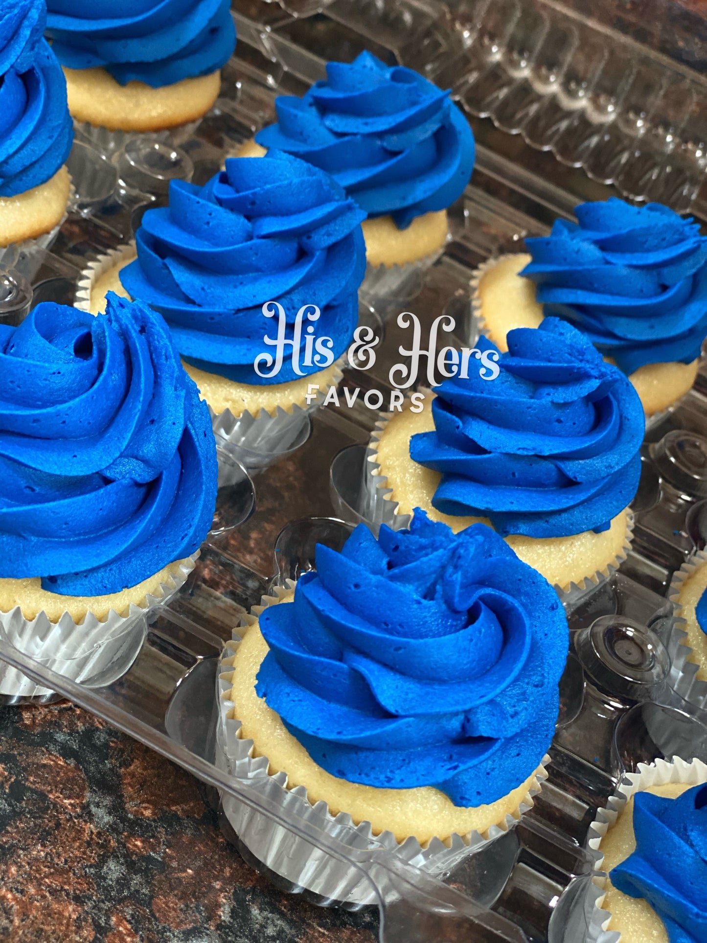 12 Basic Buttercream Cupcakes